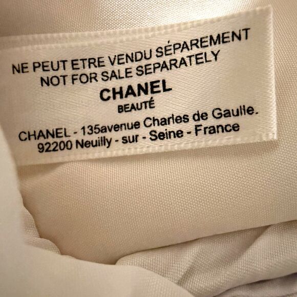 CHANEL Beauté Authentic VIP Makeup Pouch Mini Crossbody Bag w/Gold Chain Strap - Picture 8 of 12